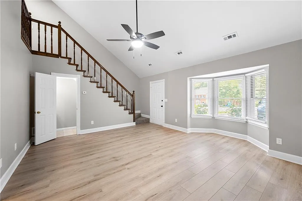 2 bed, 2.5 bath, 1308 sqft, $2,200 — Photo 3