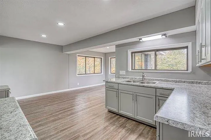3 bed, 1.5 bath, 3000 sqft, $2,500 — Photo 3