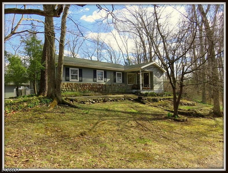 1st image of 910 Edgewood Dr