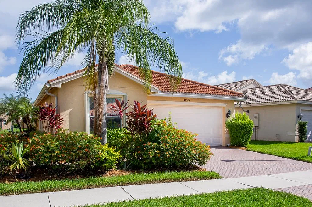 10324 Barberry Ln — Photo 2