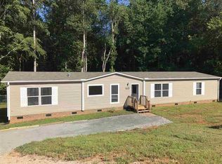 165 Woodcliff Dr, Wellford, SC 29385