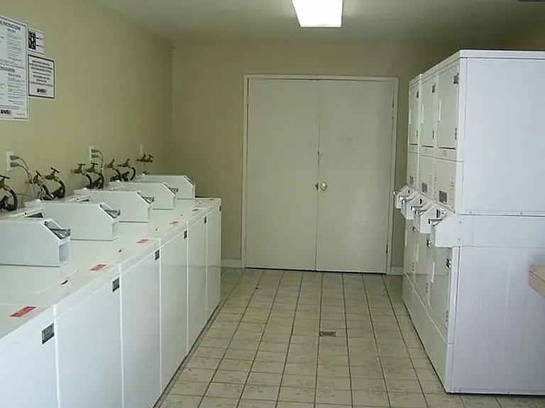 5505 Ackerfield Ave in Long Beach — Photo 27