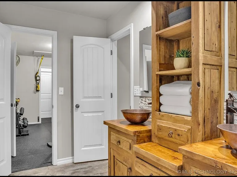 1200 S Laurel Ave — Photo 30