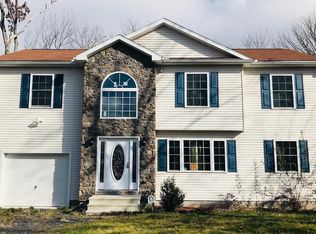 3175 Hamlet Dr, Tobyhanna, PA 18466