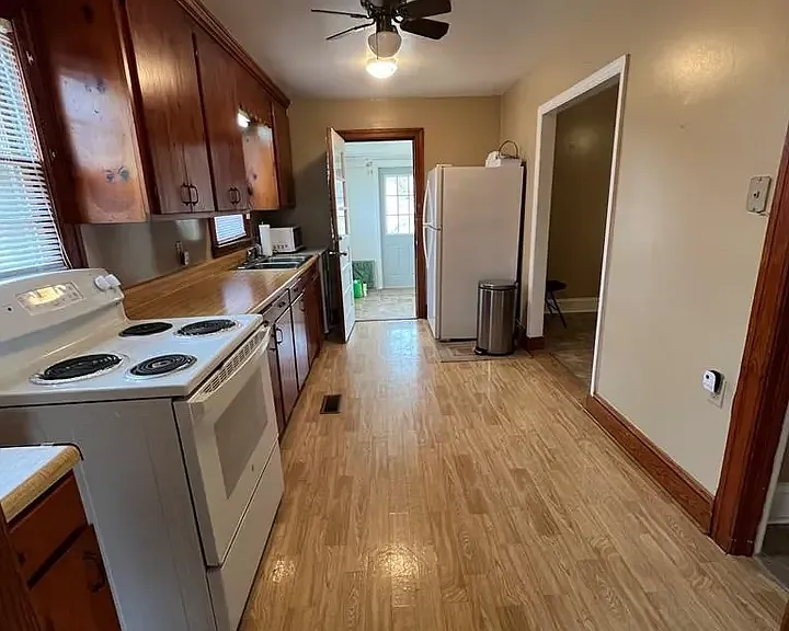 103 Moseley St — Photo 1