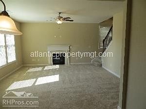 3rd image of 876 Westmoreland Ln