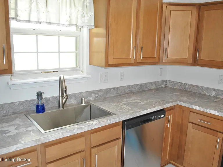 4118 Hickoryview Dr — Photo 5