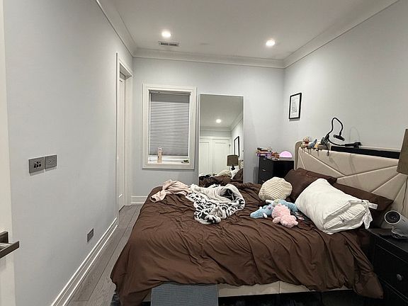 2nd image of 2145 W Fletcher St #3R