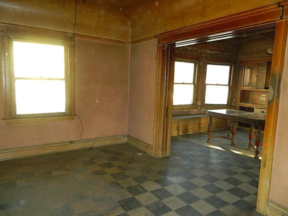 4th image of 5830 York Blvd