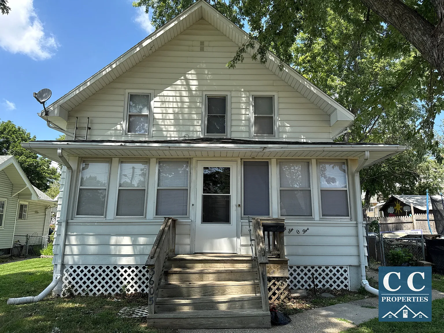 5 bed, $1,600 — Photo 1