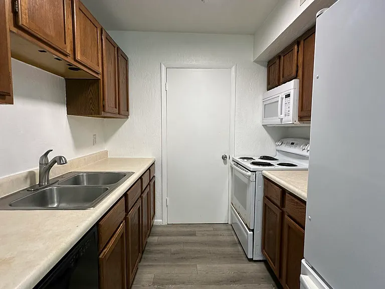 2130 Forest Knoll Dr NE #202 — Photo 9