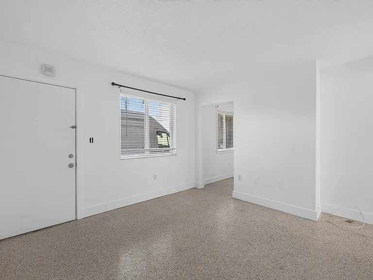 2726 SW 21st St #103 — Photo 5