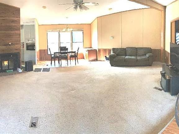 4th image of 2049 Waterfront Park Dr