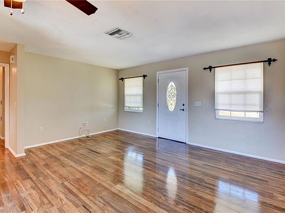 3rd image of 33 Bougainvillea Dr