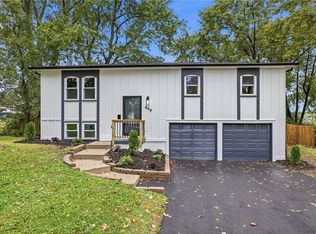 909 S Montclaire Dr, Olathe, KS 66061
