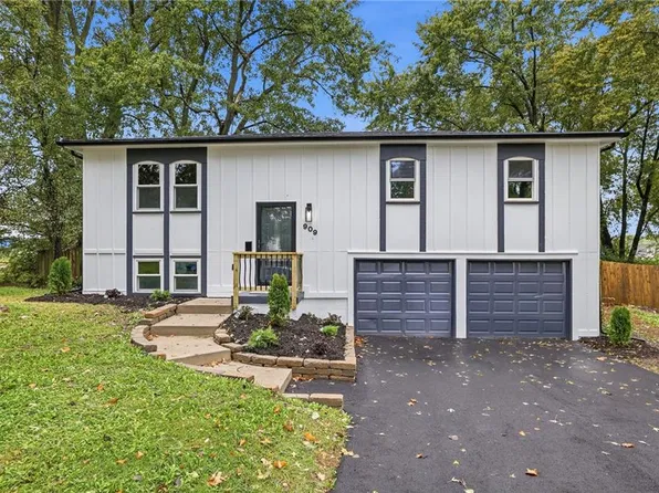 909 S Montclaire Dr, Olathe, KS 66061