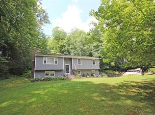 29 Fernwood Dr, East Hampton, CT 06424