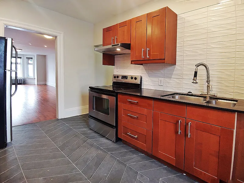 453 Somerset West- Unit 2 — Photo 2