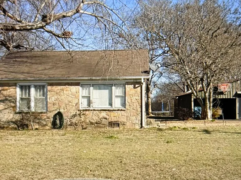 202 Munford Ave — Photo 2