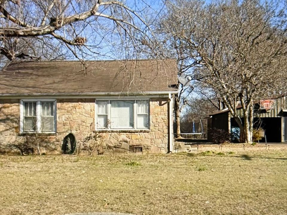 2nd image of 202 Munford Ave