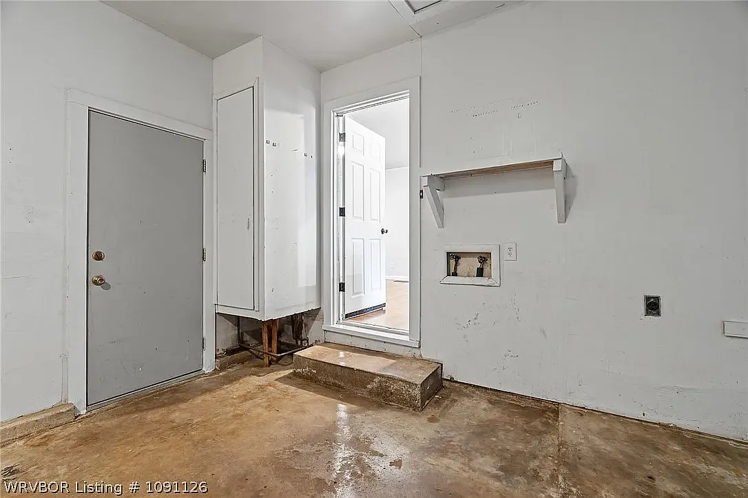 3 bed, 1.5 bath, 1066 sqft, $1,300 — Photo 3