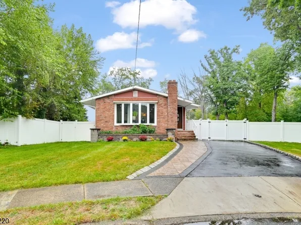 23 Dapp Ct, Elmwood Park Boro, NJ 07407