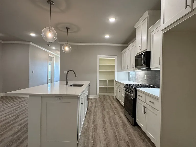 7110 Alexander Dr — Photo 26