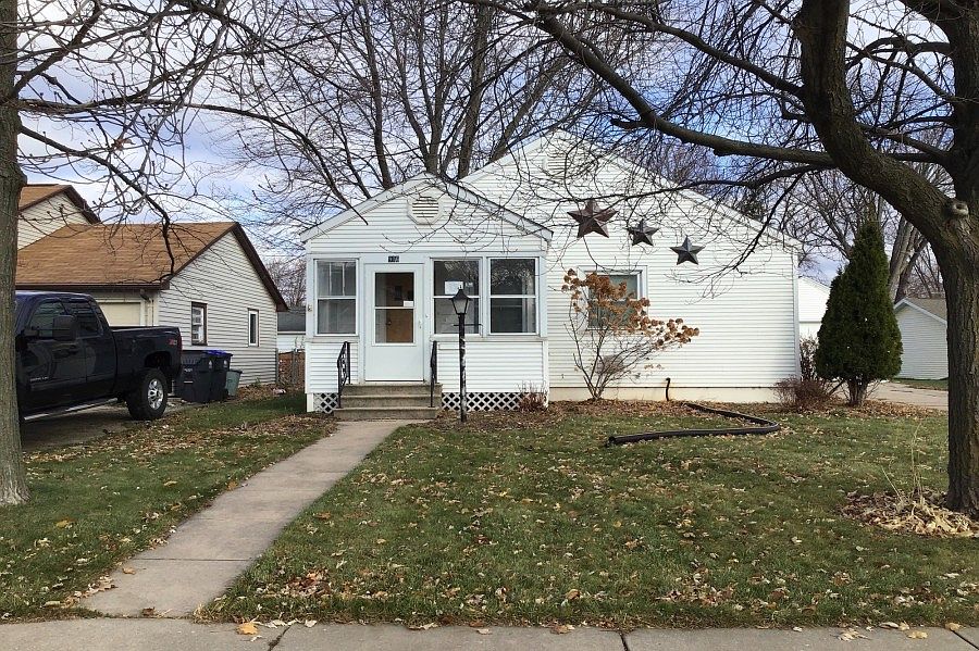1st image of 906 Sherry St
