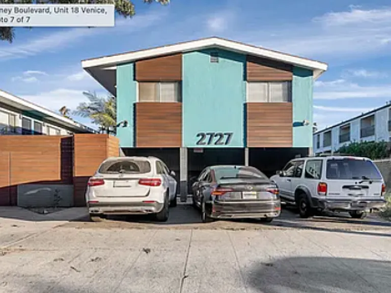 2727 Abbot Kinney Apartments, Venice CA — Photo 12