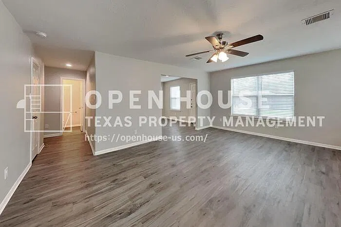 4 bed, 2.5 bath, 2060 sqft, $2,090 — Photo 3