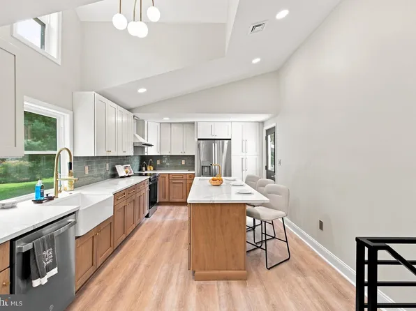 50 Manor Ln, Yardley, PA 19067