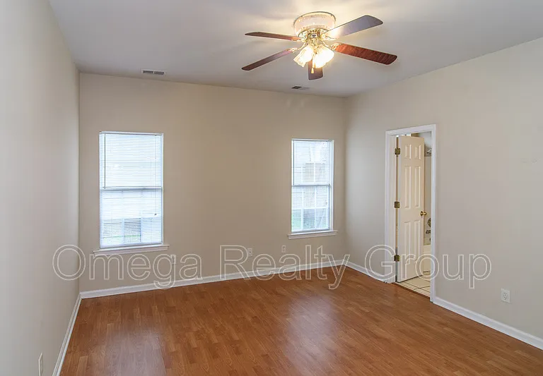 1030 Lexington Dr — Photo 17