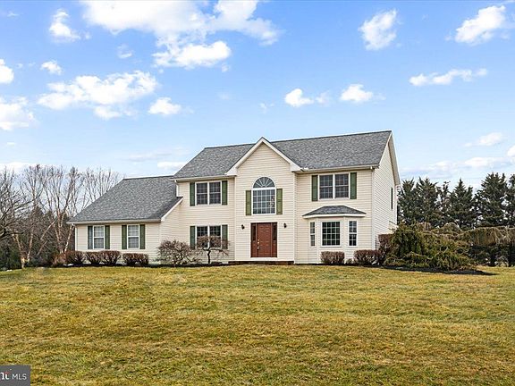 3rd image of 54 Meadow Dr