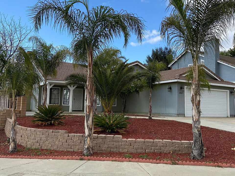 Corner Lot. Front Yard