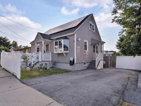 105 Farley St, Lawrence, MA 01843