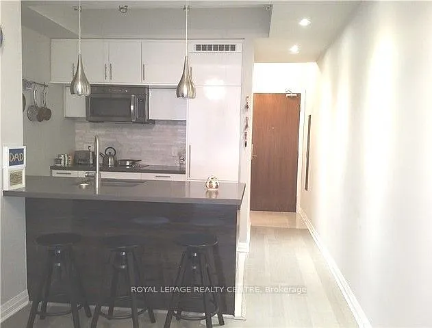 1 bed, $2,475 — Photo 4