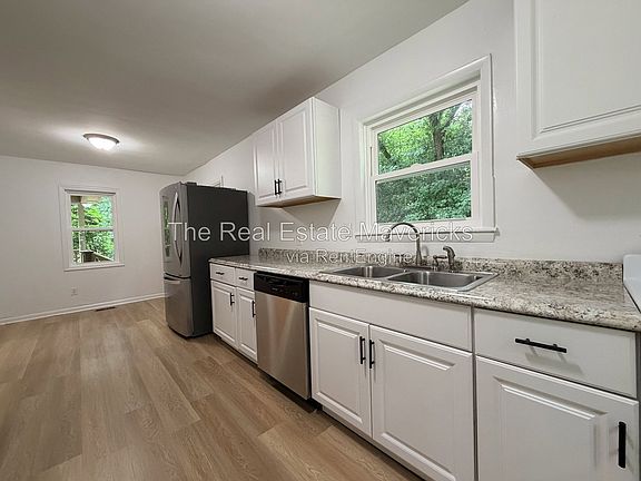 5th image of 128 Phillips Hollow Rd
