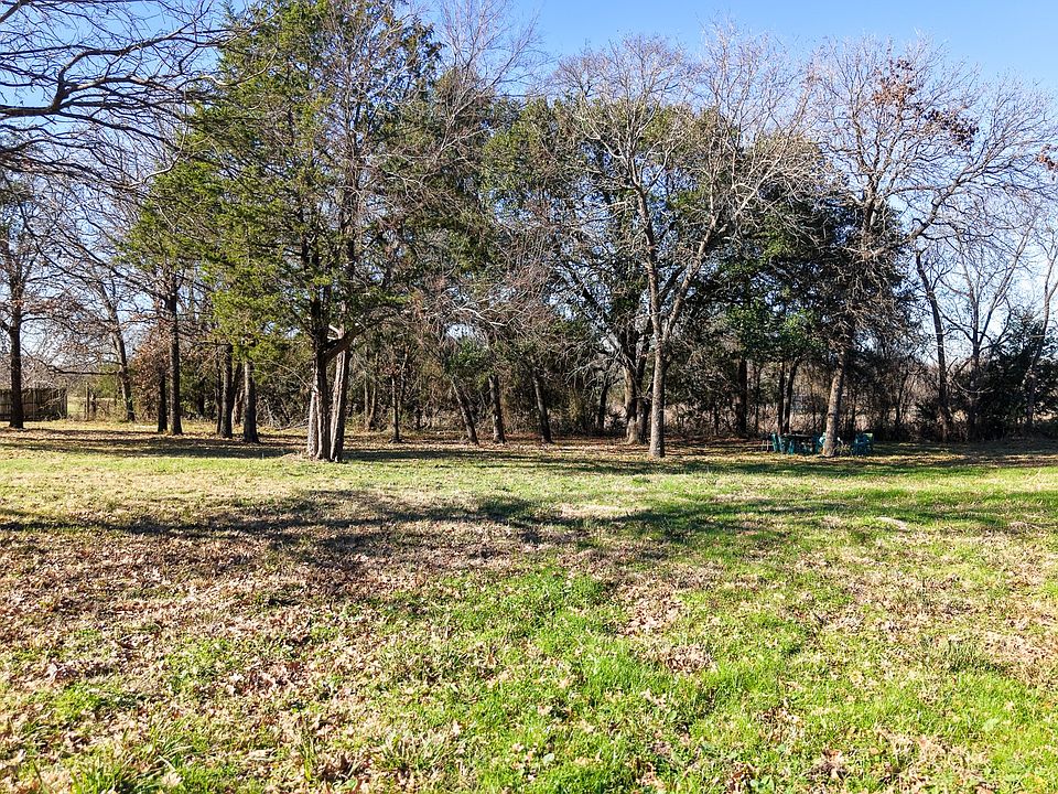 1st image of 210 Forest Ln