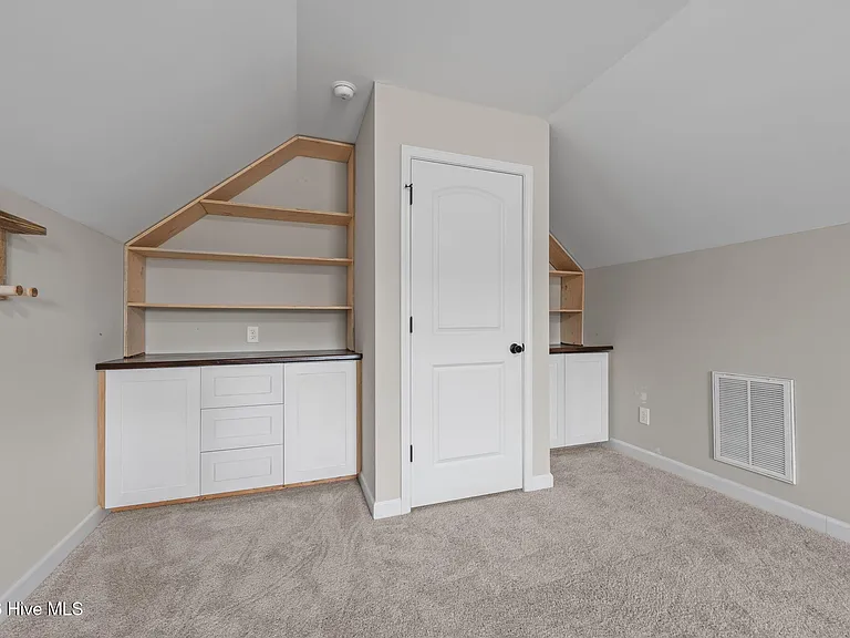 111 Anderson Ave — Photo 12
