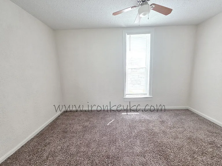 2602 Essex Ave — Photo 16