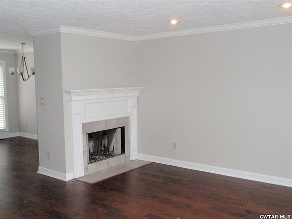 3rd image of 10 Hillshire Dr