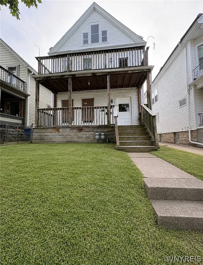 3 bed, 1.0 bath, 1320 sqft, $1,600 — Photo 1