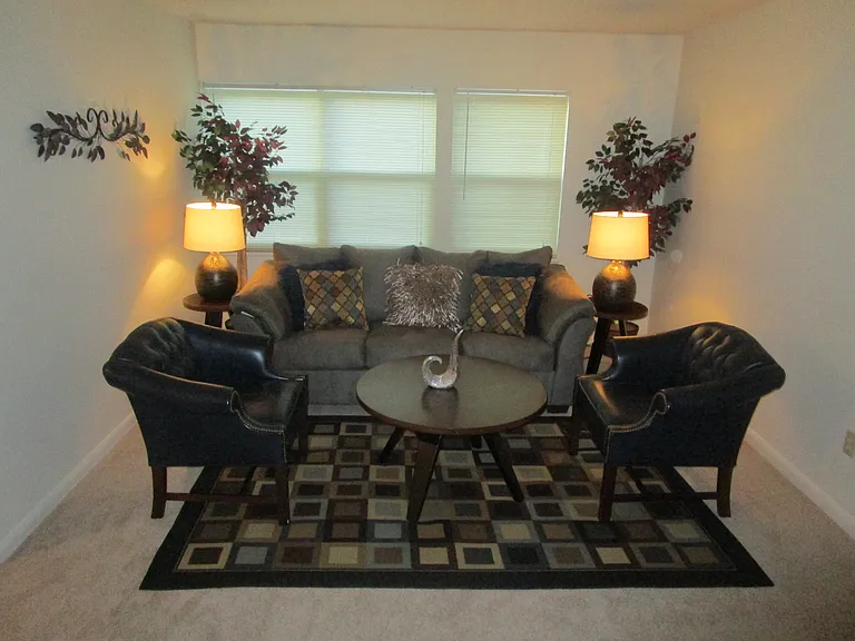 Park Towne Apartments — Photo 16