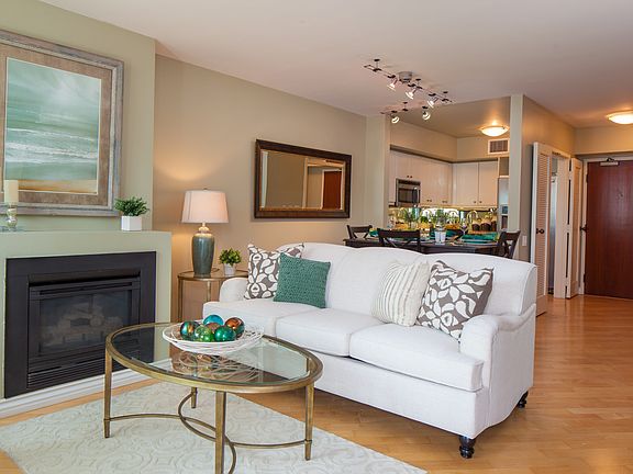 2nd image of 500 W Harbor Dr Unit 1215