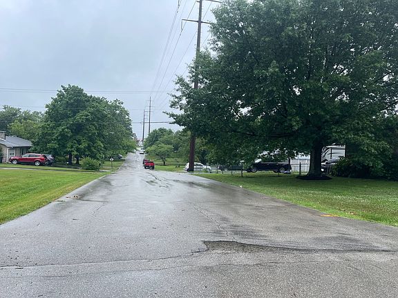 5th image of 223 Hawthorne Dr