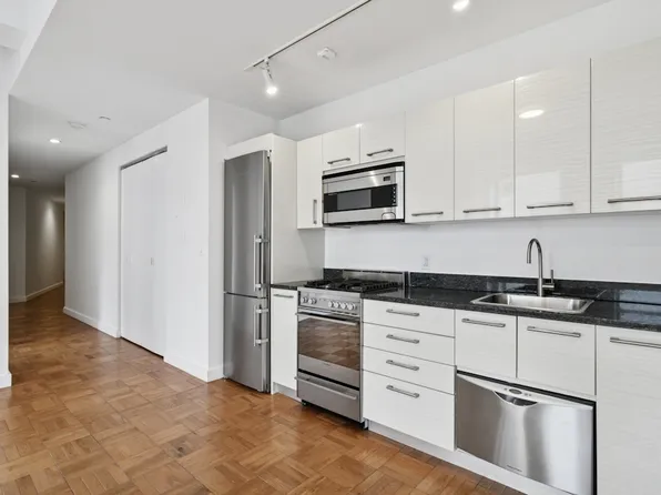 20 Exchange Place image 3 of 24