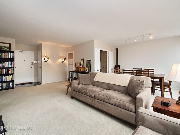 3rd image of 3900 N Lake Shore Dr APT 20H