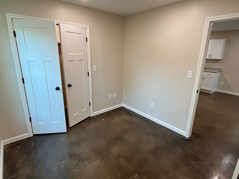 404 Locust Ave — Photo 10