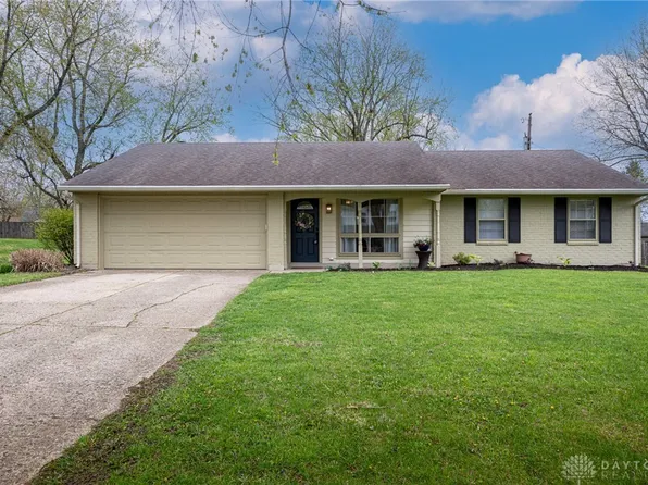 2135 Plantation Trl, Bellbrook, OH 45305