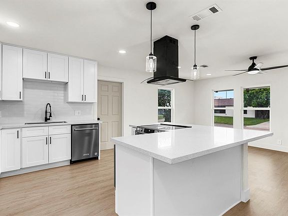 5th image of 114 E 1st Street